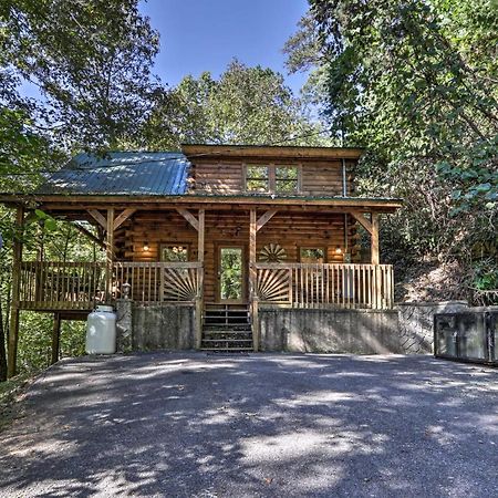 Cabin With Hot Tub And Deck, 3 Mi To Pigeon Forge Sevierville Exteriör bild