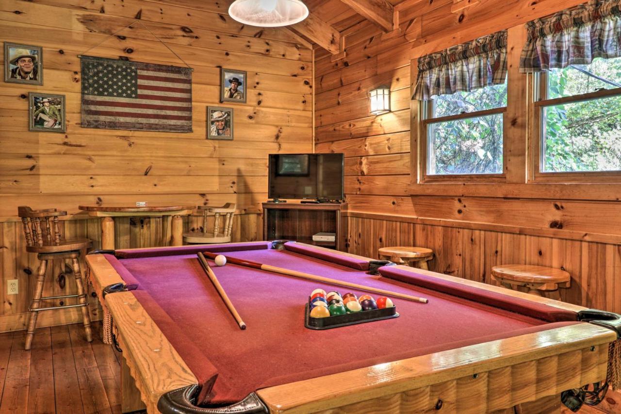 Cabin With Hot Tub And Deck, 3 Mi To Pigeon Forge Sevierville Exteriör bild