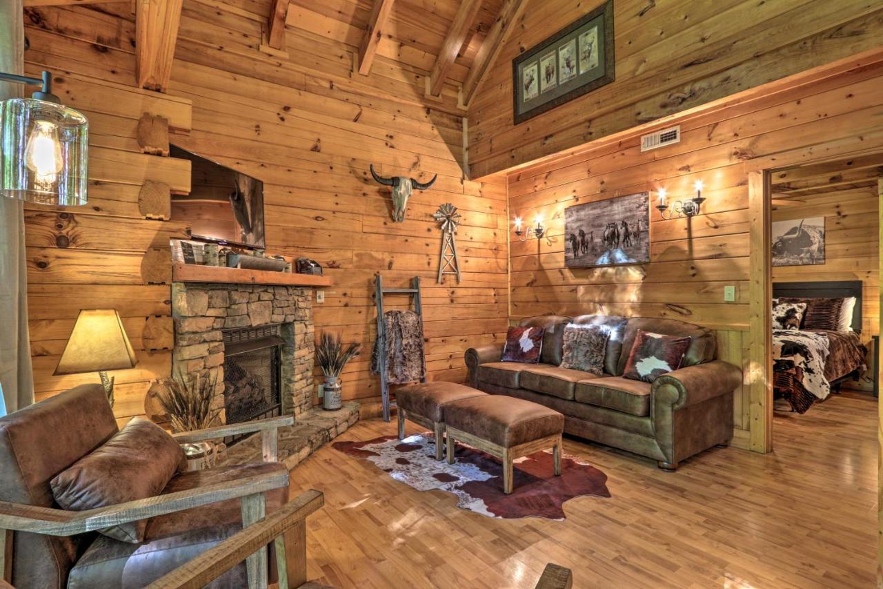 Cabin With Hot Tub And Deck, 3 Mi To Pigeon Forge Sevierville Exteriör bild