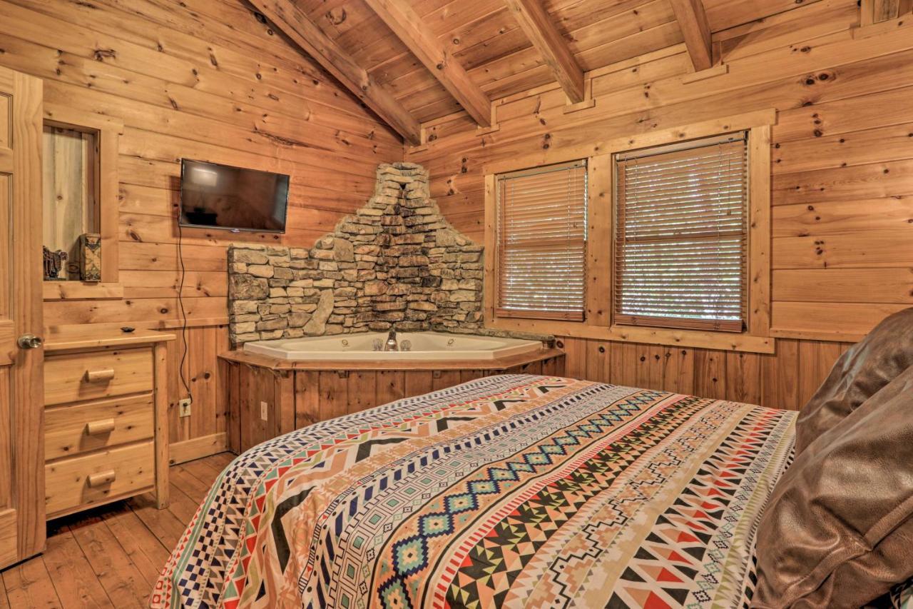 Cabin With Hot Tub And Deck, 3 Mi To Pigeon Forge Sevierville Exteriör bild