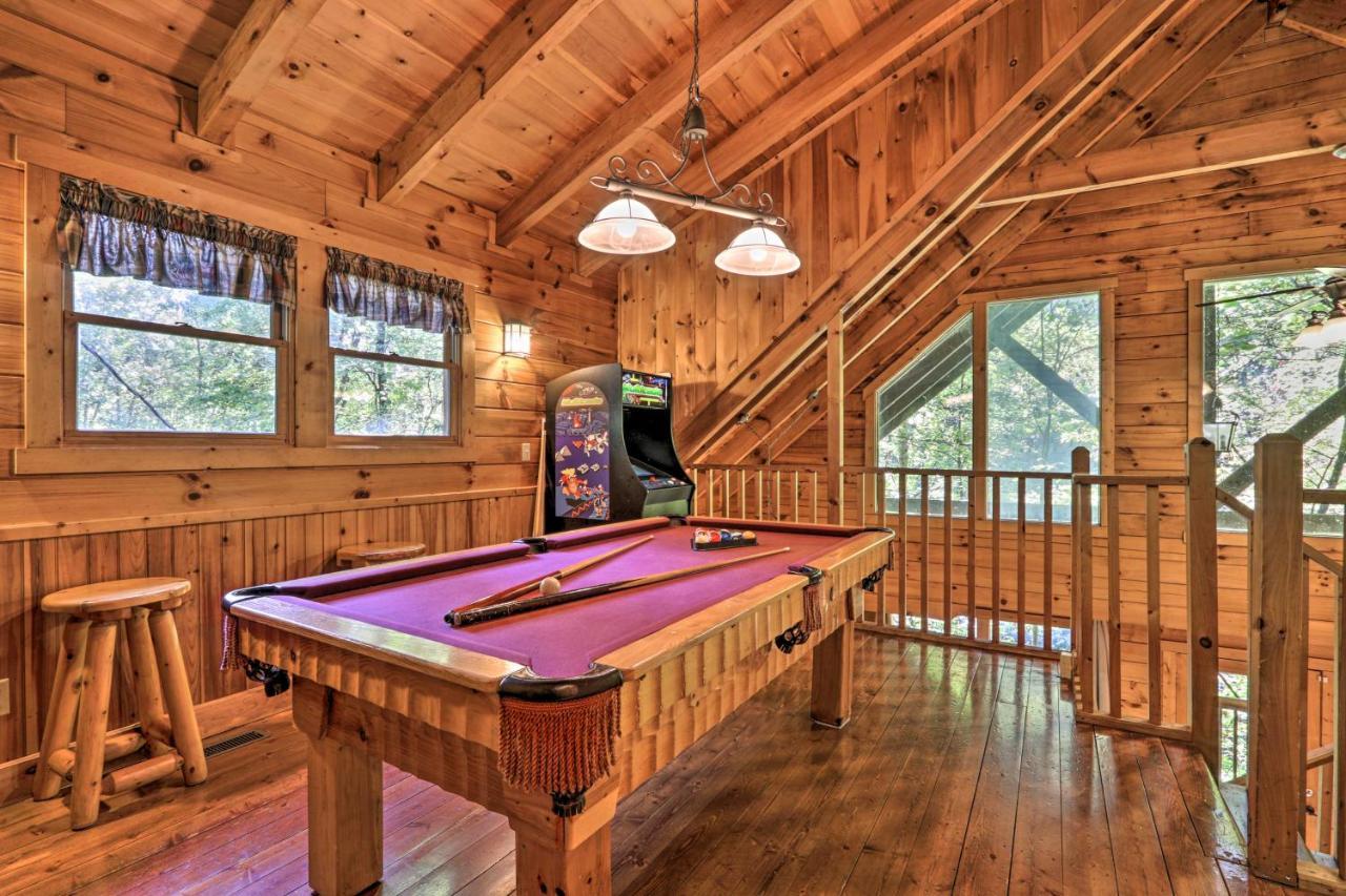 Cabin With Hot Tub And Deck, 3 Mi To Pigeon Forge Sevierville Exteriör bild