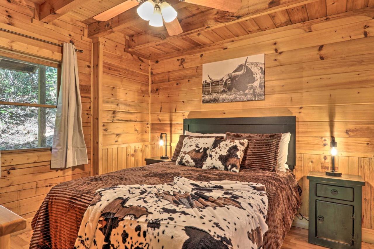 Cabin With Hot Tub And Deck, 3 Mi To Pigeon Forge Sevierville Exteriör bild