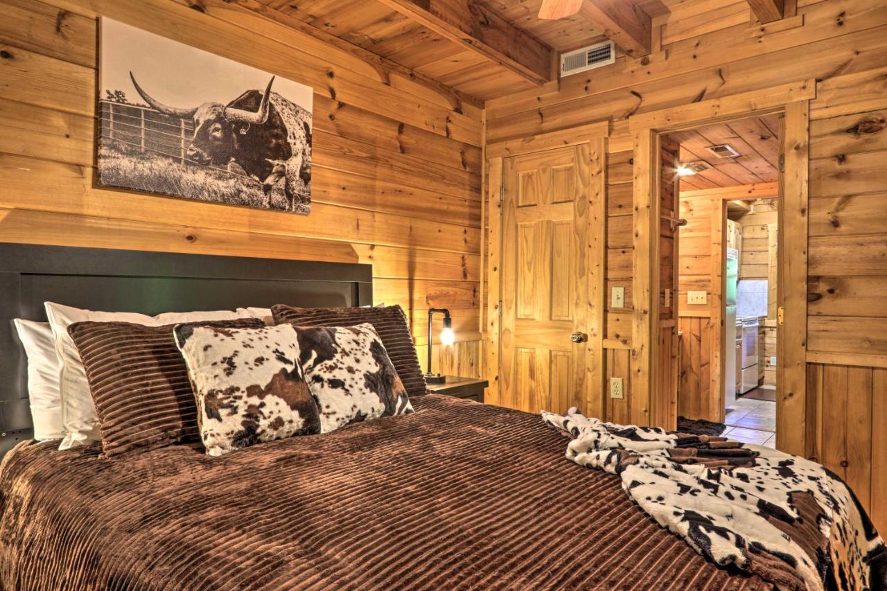 Cabin With Hot Tub And Deck, 3 Mi To Pigeon Forge Sevierville Exteriör bild