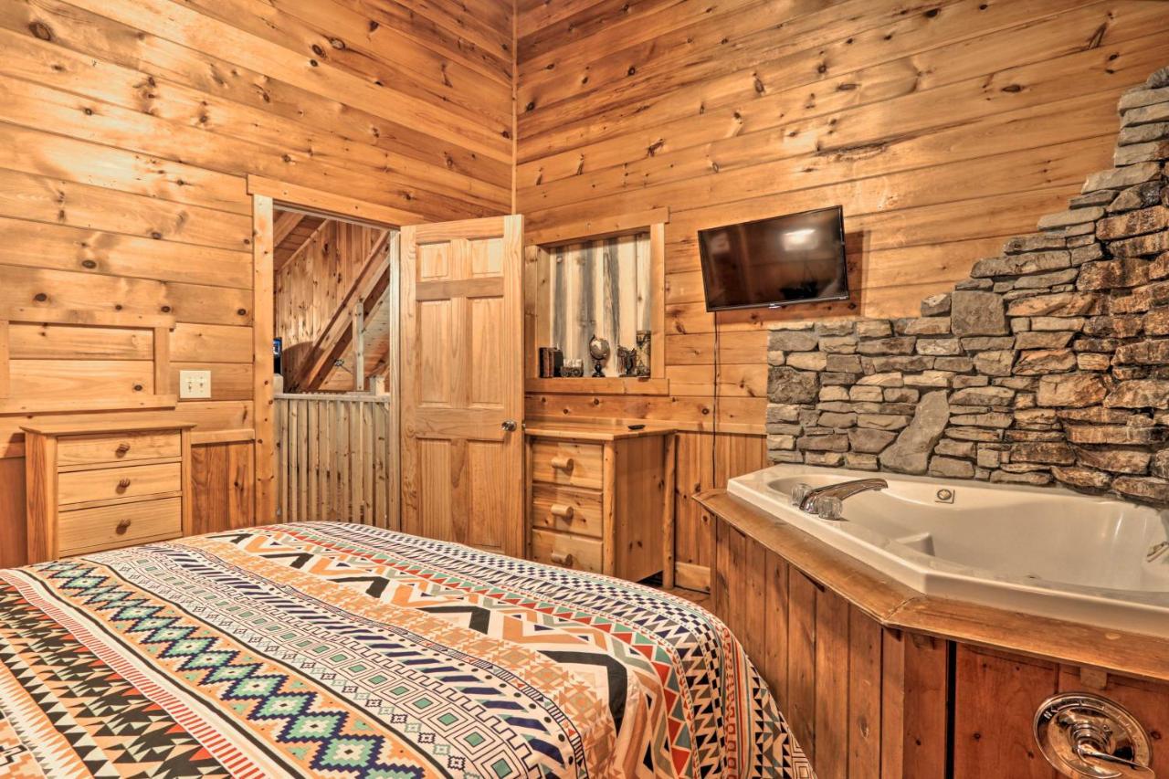 Cabin With Hot Tub And Deck, 3 Mi To Pigeon Forge Sevierville Exteriör bild